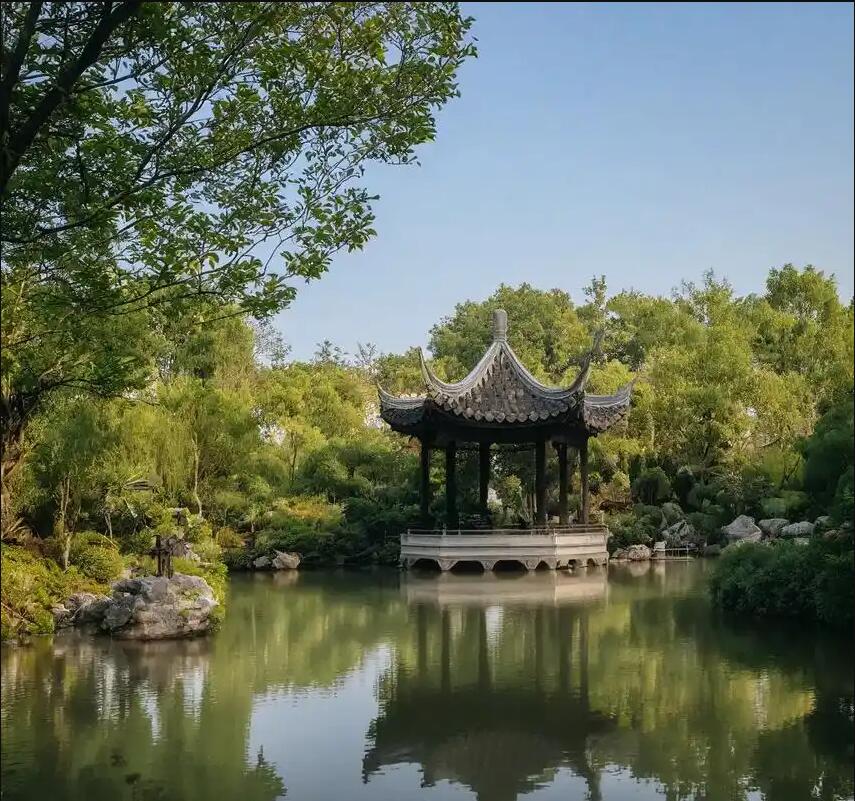 鹤岗现实餐饮有限公司